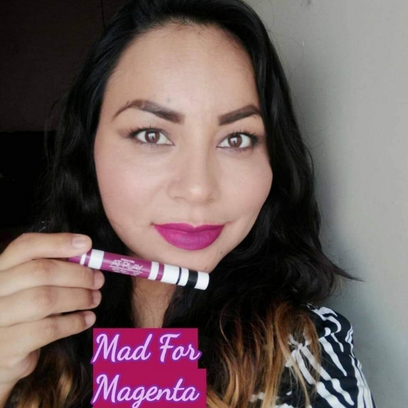 Mary Kay At Play Liquid Lipstick Mad for Magneta. - Picture 3 of 4